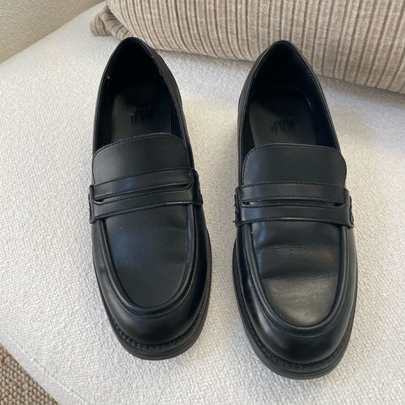 GAP Shoes - Women’s loafers from the gap brand new size 6 black